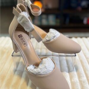 IDIFU Nude Ankle Strap Heels 9.5 NWT